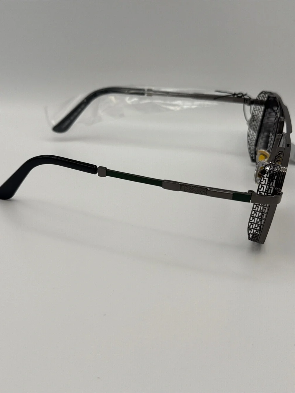 Men's Black Gradient Lens Aviator Sunglasses - UV400 Protection